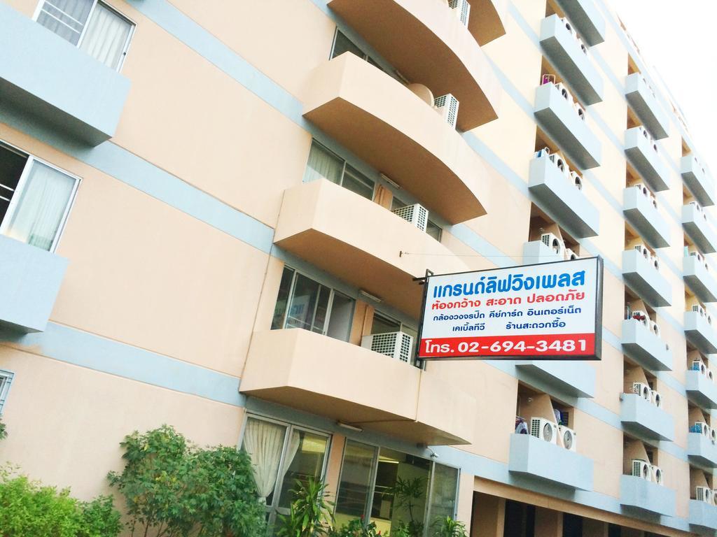Grand Living Place Бангкок Экстерьер фото
