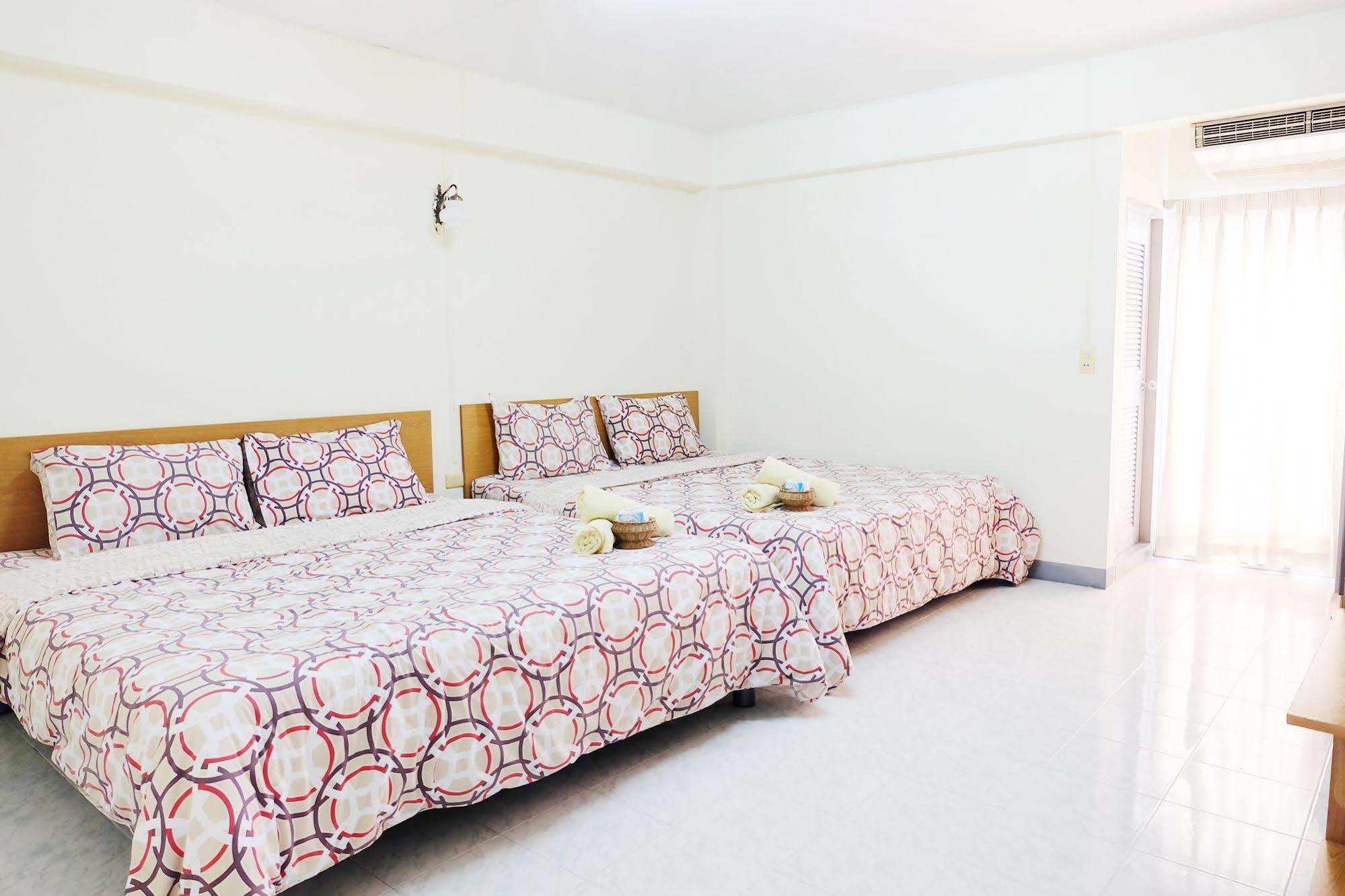 Grand Living Place Бангкок Экстерьер фото